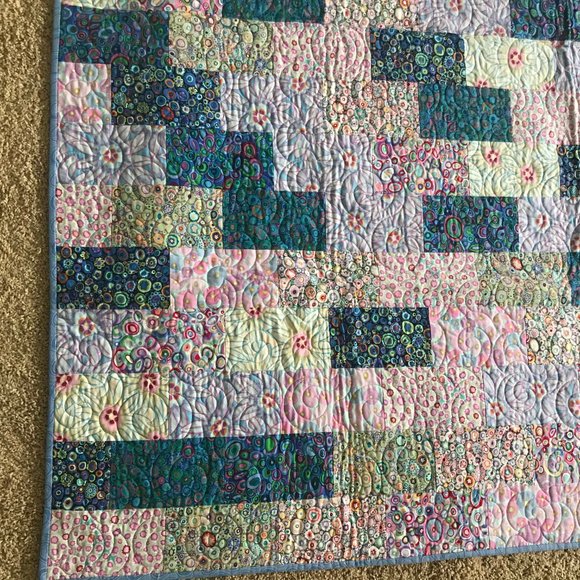 Quilt or Throw handmade SIZE 66" X 56 Beautiful - Picture 2 of 6
